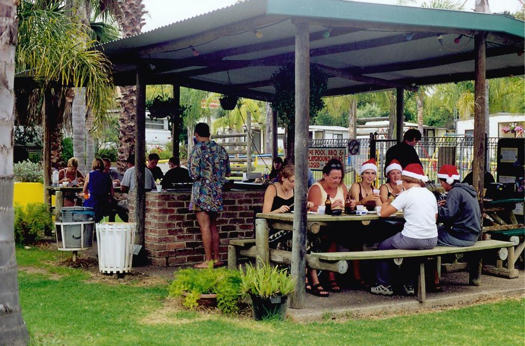 Batemans Bay Holiday Park & Hostel Exterior photo